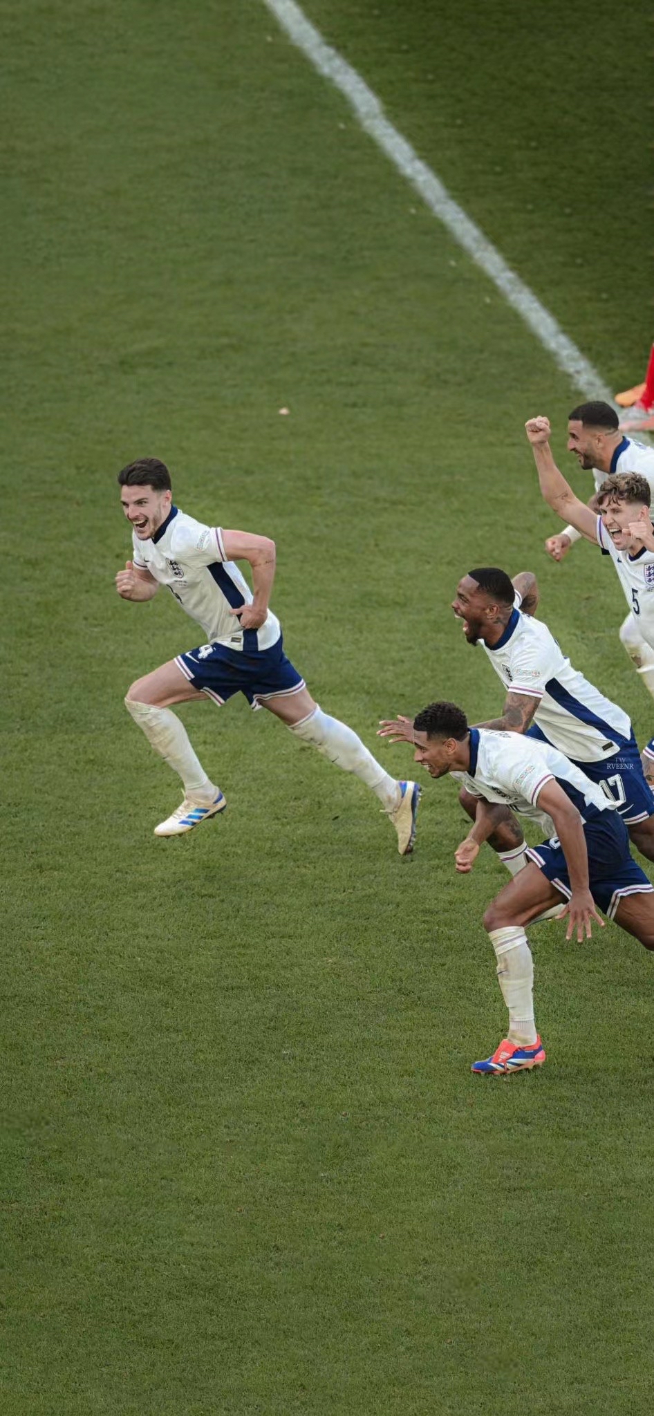 包含欧洲足球赛事燃情上演，精彩不断的词条