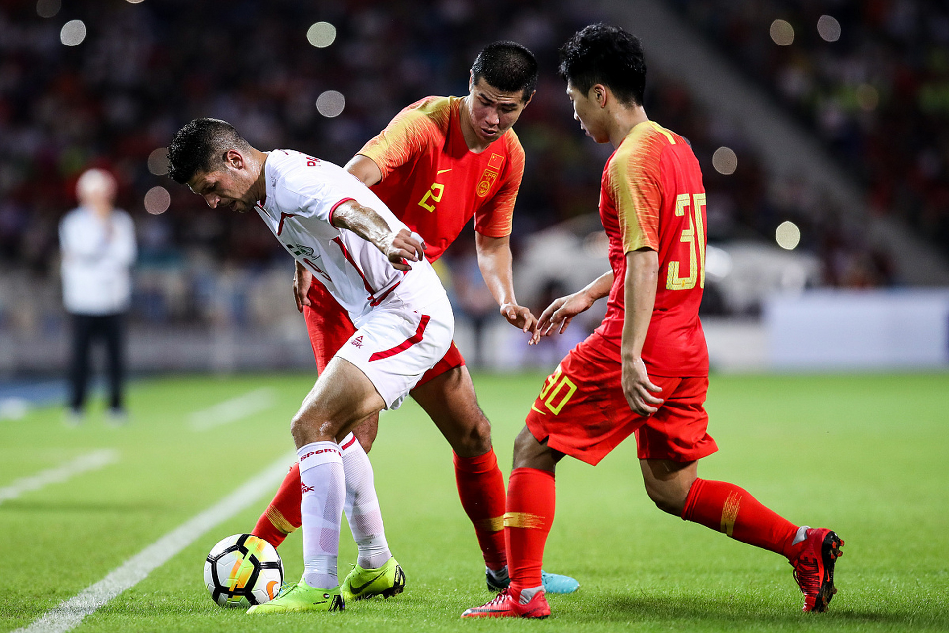 开云体育APP下载-国内足球赛事精彩上演，球员表现抢眼