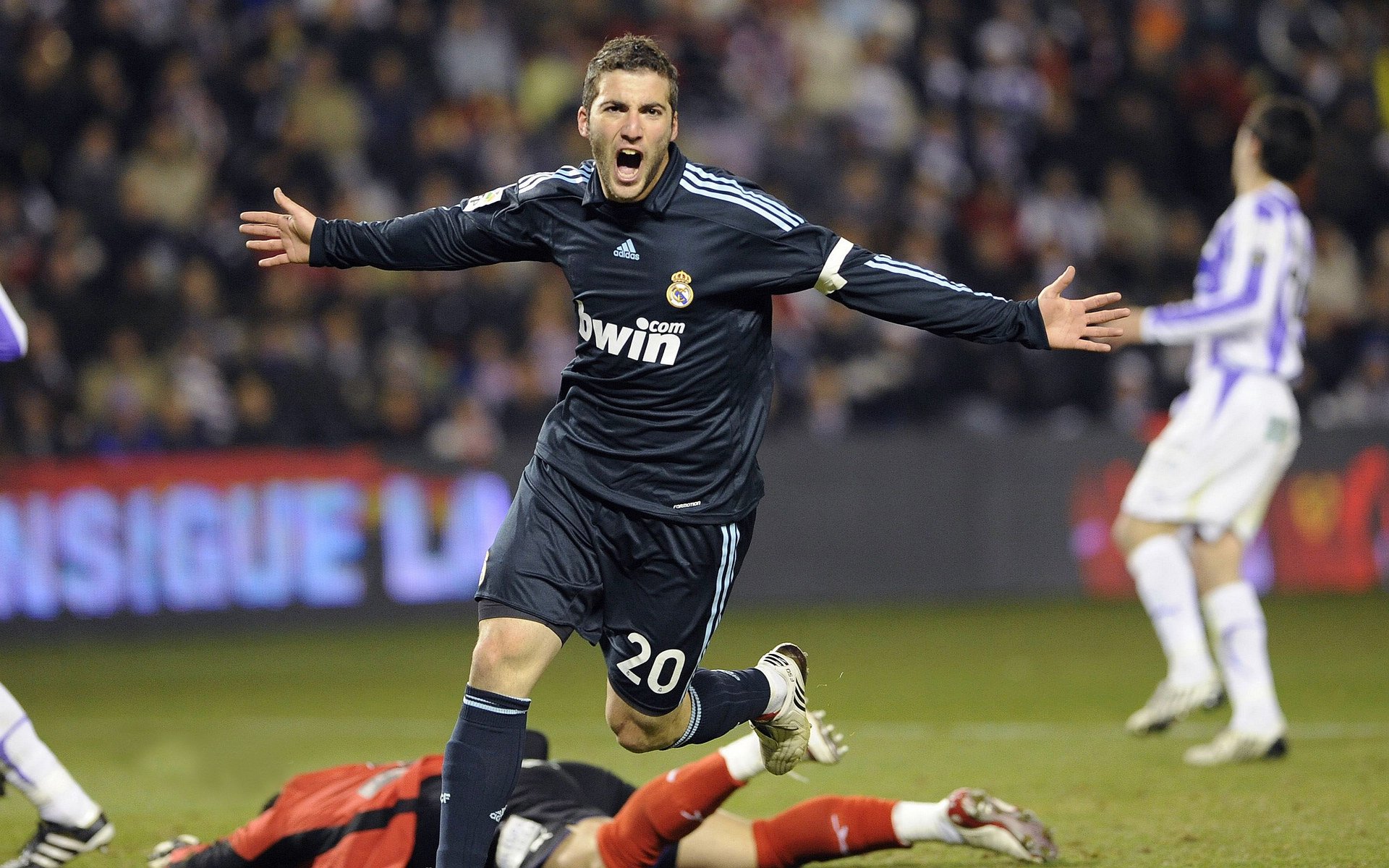 文班亚马彻底打爆防线！快船提前终结悬念猛龙