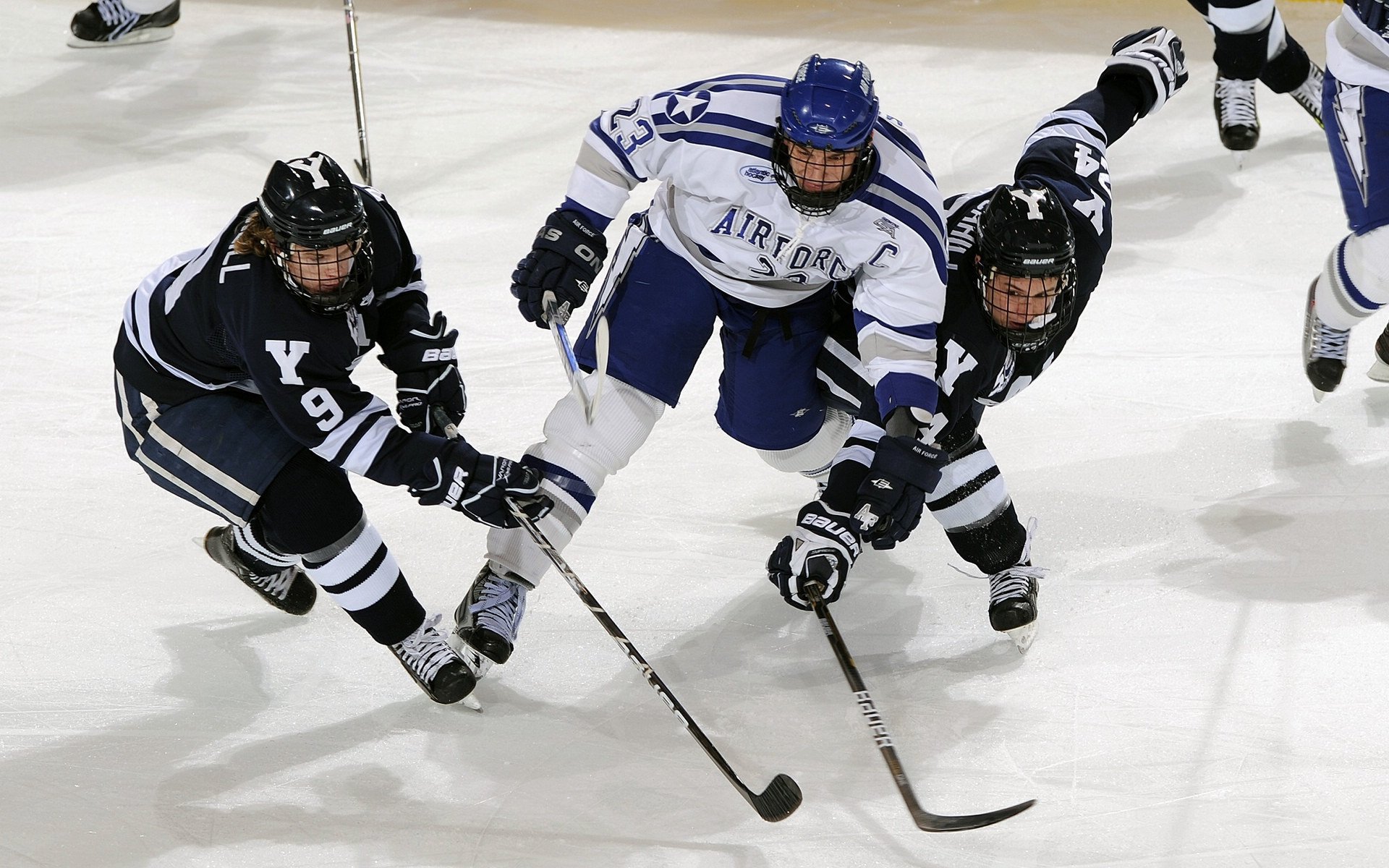 年终总决赛鏖战拉沃尔杯，蒂姆带队取胜，谱写网坛新传奇